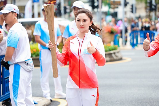 尚红网 火炬手陈丹娜澳门站火炬传递立白以“洁净之力”护航十五运会